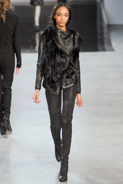 Look 10